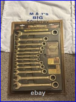 Gearwrench 32 pc Standard & Metric Set, includes bits & holder