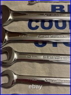 Gearwrench 32 pc Standard & Metric Set, includes bits & holder