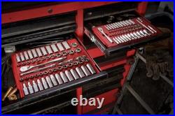 Milwaukee 1/4 in Ratchet & Socket Set SAE Metric with Case 48-22-9004