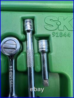 SK Tools USA 91844 1/4 44 Pcs 6 Pt Std & Deep Metric & SAE Socket Set Most NOS